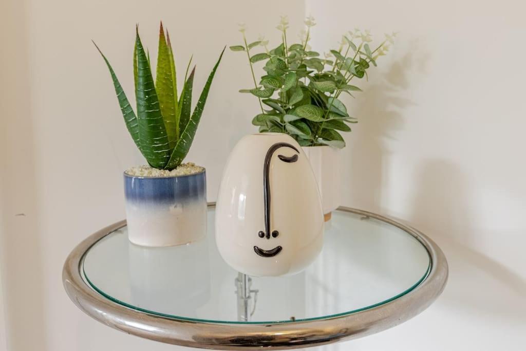 Stylish Station Apartment In Rochester With Free Parking Wainscot Eksteriør billede