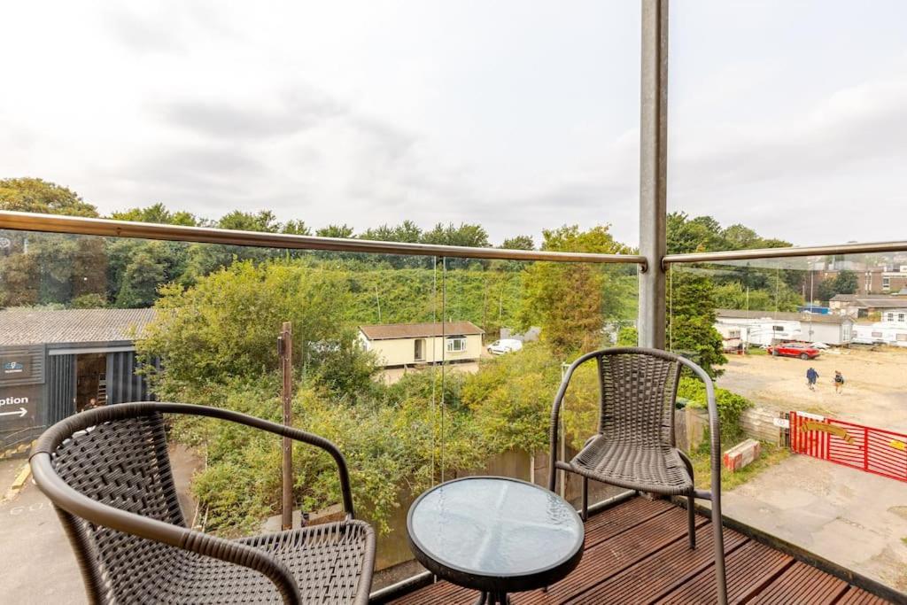 Stylish Station Apartment In Rochester With Free Parking Wainscot Eksteriør billede
