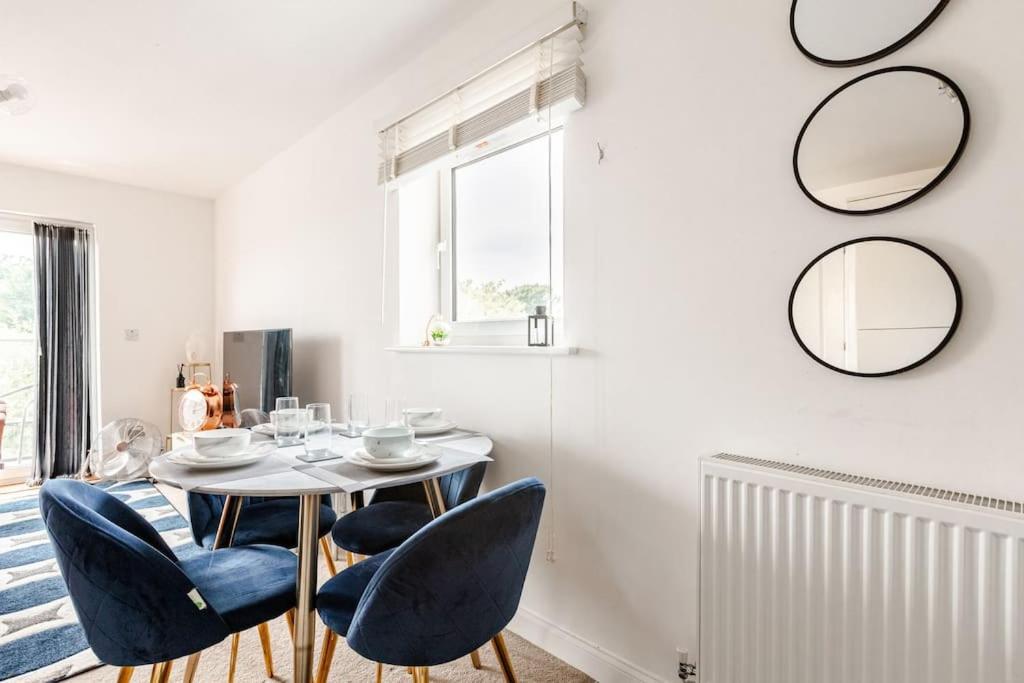 Stylish Station Apartment In Rochester With Free Parking Wainscot Eksteriør billede